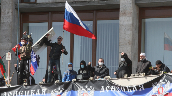 Prorusiske demonstranter i Donesk i Donetsk og i dag erklærte de byen som uavhengig.