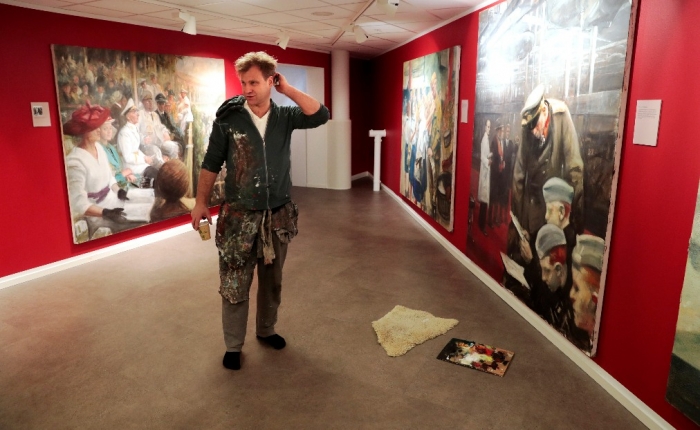 Maler Vebjørn Sand er klar med utstillingen 