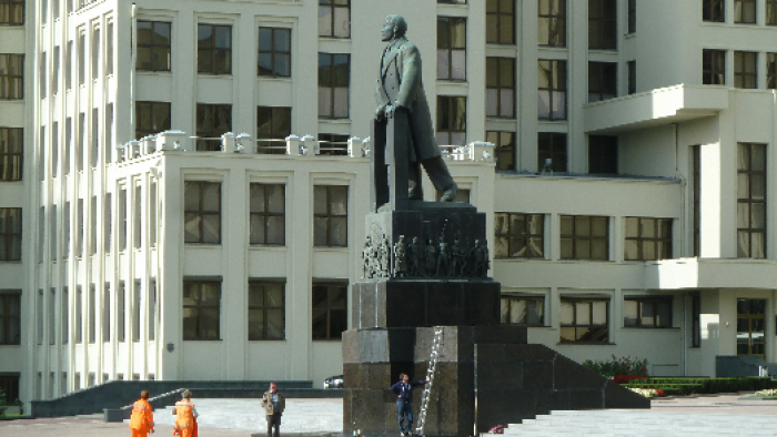 Lenin foran nasjonalforsamlingen. Foto Dag Norum