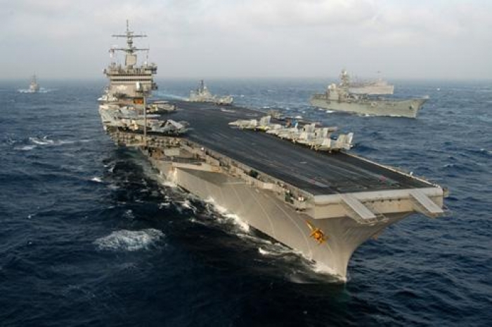 Åpne opp og slipp oss gjennom!USAs stolthet hangarskipet USS Enterprise