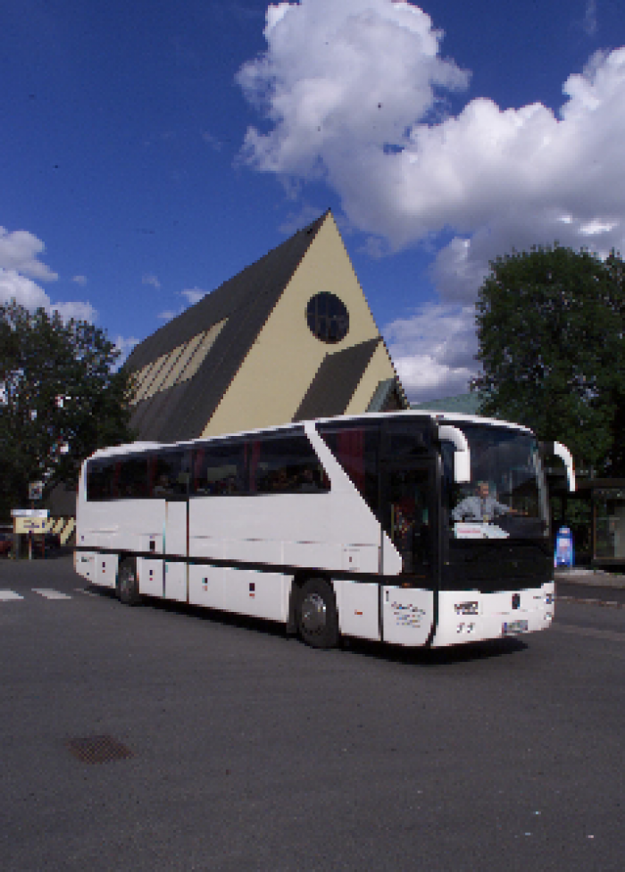 Turistbuss foran Frammuseet. I de seinere årene har stadig flere utenlandske selskaper kjørt turistbusser som kabotasje i Norge.																			 Foto: Morten Holm / SCANPIX