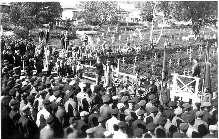 Minnesmerket over 800 døde sovjetiske fanger på Trondenes ble avduket 22. juni 1945