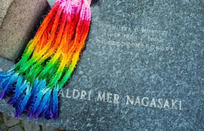 Ved 69-årsmarkeringa: Organisasjonen Nei til atomvåpen (NTA) arrangerer en minnemarkering ved fredsmonumentet på Youngstorget i Oslo onsdag ettermiddag, i forbindelse med Hiroshima- og Nagasaki-bombene som gikk av for 69 år siden. Foto: Vegard Wivestad Grøtt / NTB scanpix