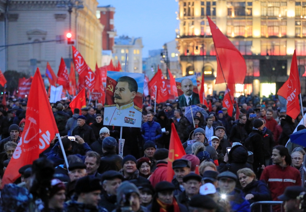 Illustrasjonsfoto: Fra markeringa av Oktoberrevolusjonen i Moskva 7. novmber. Sovjet-lederne Stalin og Lenin var representert med plakater.						REUTERS/Tatyana Makeyeva ntb.no Andre tjenester  Bilderettigheter  nyhetsbrev folderIcon Mappe ...  userIcon petter. ...     kummunismos x Søk i:     Finn et bilde  Avansert søk   Sorter på  Filtrer søket Velg bilder    Abonnement   Tidsavgrensning  fra  DD  -  MM  -  YYYY til  DD  -  MM  -  YYYY Tematikk                                         Emneknagger Personer Hendelser Egennavn Steder Komposisjon       Visuelt søk       Leverandør Abonnement   Bilde 1 av 0    palast der republik 5 results are available, use up and down arrow keys to navigate. 