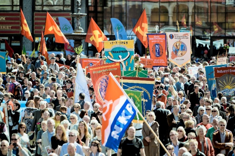 Mellem går inn for forbud mot hammer og sigd.							Foto: Krister Sørbø / NTB scanpix
