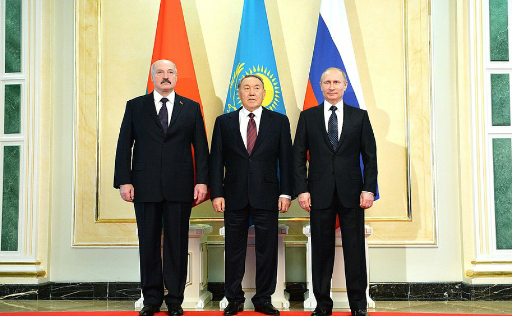 Alexandr Lukashenko, Nursultan Nazarbayev og Vladimir Putin, i samtaler om et Eurasisk handels og økonomisk samarbeid.							Foto: Kremlin