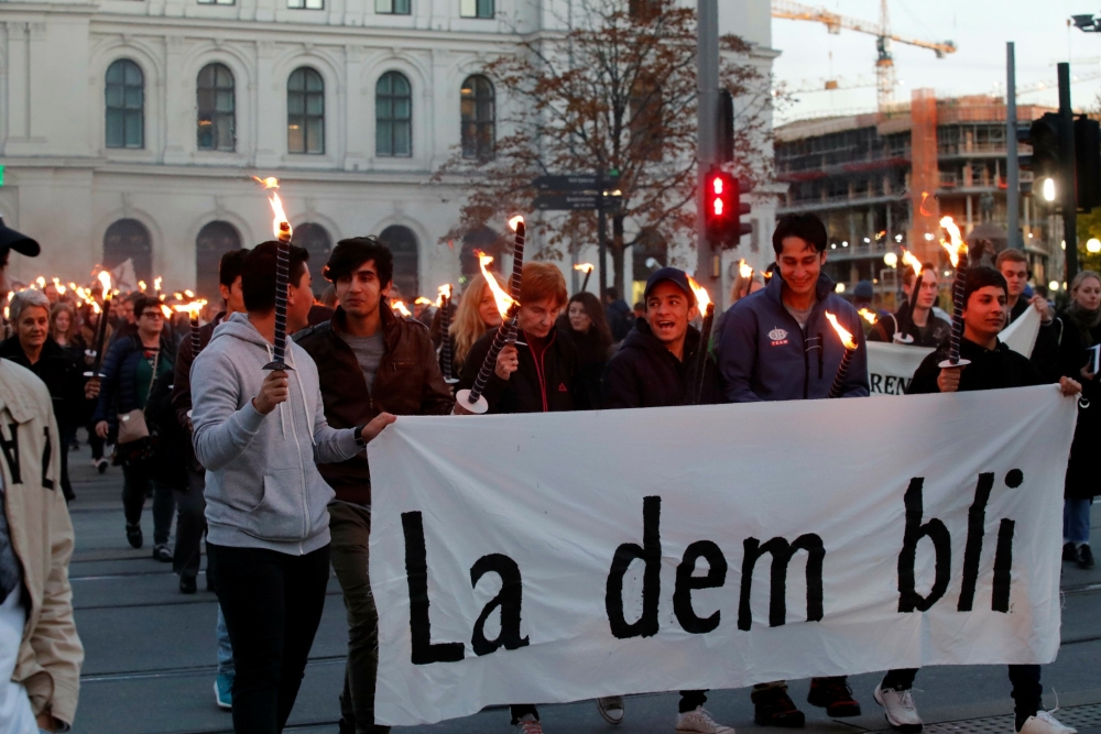 2017: Vergeforeningen Følgesvennen, bevegelsen Nok er Nok og Refugees Welcome Afghan Lives Matter arrangerer onsdag 18.oktober, en markering mot deportasjoner til Afghanistan. 			Foto: Terje Bendiksby / NTB scanpix