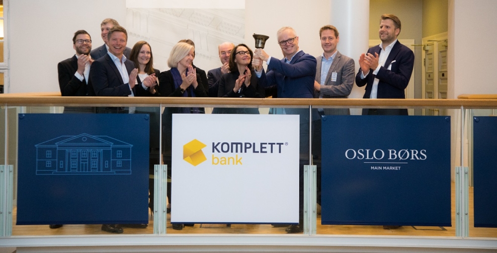 Oslo Børs Bjellesermoni Komplett Bank CEO Raimond Pettersen ringer i bjellen t.h. COO Live Haukvik Foto: Thomas Brun / NTB scanpix