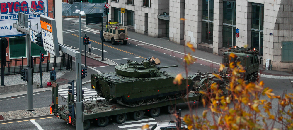 Stormpanservogn (CV9030) på vei inn til Oslo sentrum, i forbindelse med Army Summit på Festningen i Oslo i september, i forkant av Trident Juncture 2018.									 Foto: Lise Åserud / NTB scanpix