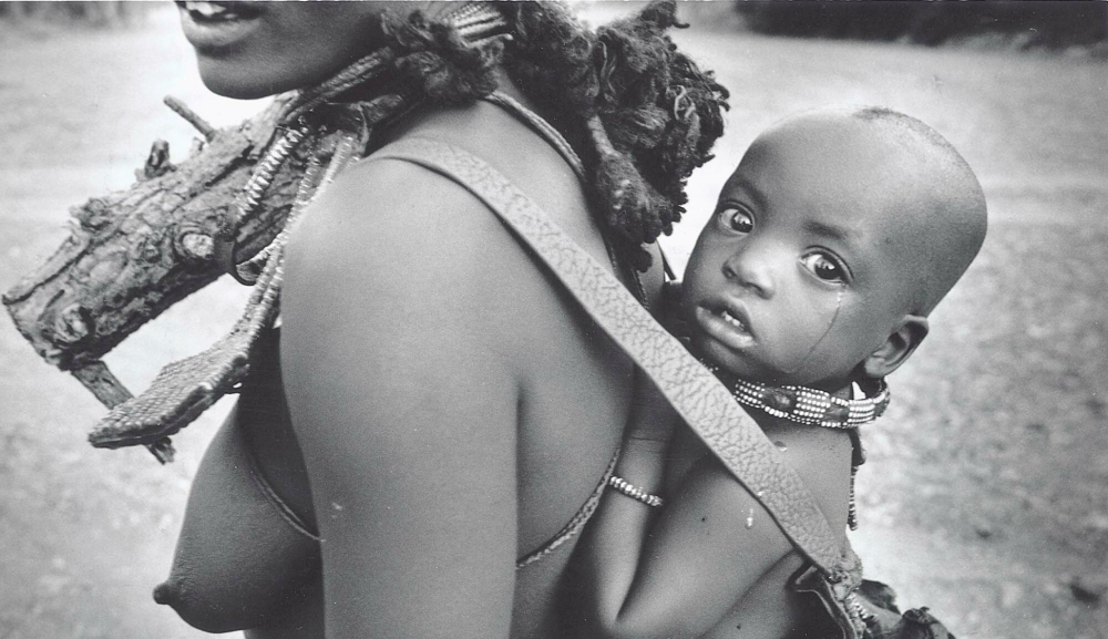 Artikkelforfatteren spør om hvem norske hjelpeoraganisasjoner arbeider for. Illustrasjonsfoto fra Norads prosjekt i Namibia: Norad og Norconsult møter sterk kritikk for sitt engasjement i Epupa-prosjektet i Namibia. Vannkraftprosjektet truer de halvnomadiske Himba-folket og deres unike, tradisjonelle kultur. 																																	NTB-foto: Mark Håkansson