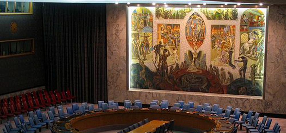 Per Kroghs enorme bilde i Sikkerhetsrådets Arneberg & Poulsson-auditorium i FN-bygningen handler om frigjøring av slavetilstander og dypest sett forbrødring over alle landegrenser. Hvilket også FN i sin helhet handler om. Og Sikkerhetsrådets ypperste oppgave er nettopp fredsarbeid og en internasjonal fellesinnsats for en global fred og fordragelighet. Kanskje burde det norske Stortinget involvere nettopp FNs Sikkerhetsråd i oppnevnelsen av sin fredskomité. Og – dersom Norge nå får representasjon i Sikkerhetsrådet, at dette spørsmålet tas opp, også med tanke på etableringen av en Nobels klimapris og en Nobels menneskerettighetspris.